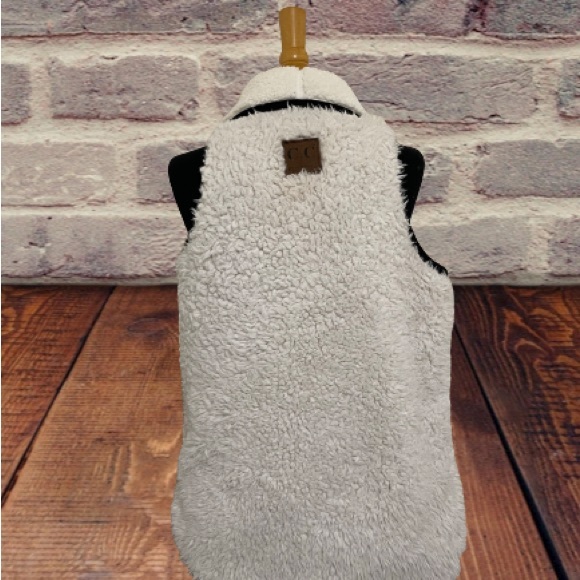 Women’s C.C. Exclusives fuzzy vest cream size small - Picture 4 of 7